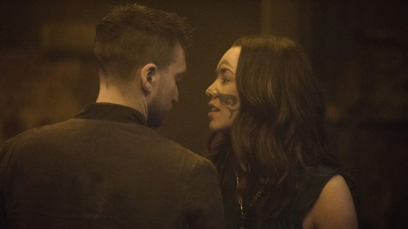 Die 100 Staffel 7 Folge 10 Ein kleines Opfer Murphy Richard Harmon Emori Luisa Doliviera