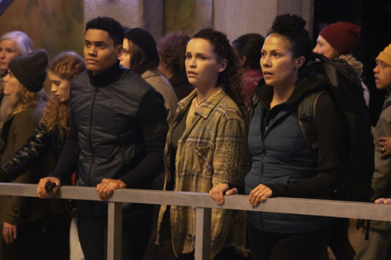 The 100 prequel pilot anaconda iola evans crystal balint