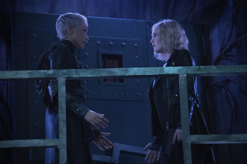 100 715 the dieing of the light clarke griffin eliza taylor tati gabrielle gaia