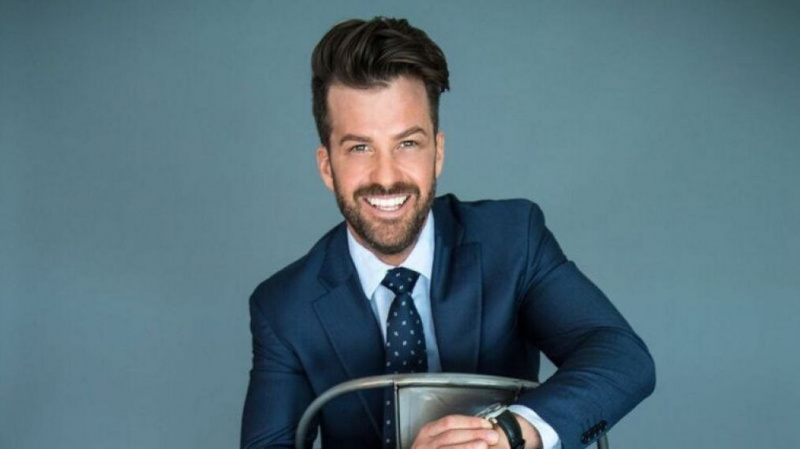 Johnny 'Bananas' Devenanzio über das Verlassen seiner Komfortzone als neuer Moderator von NBCs '1st Look'