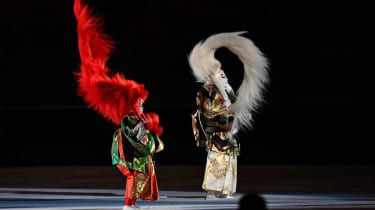 Deltagarna utför kabuki lejondansen