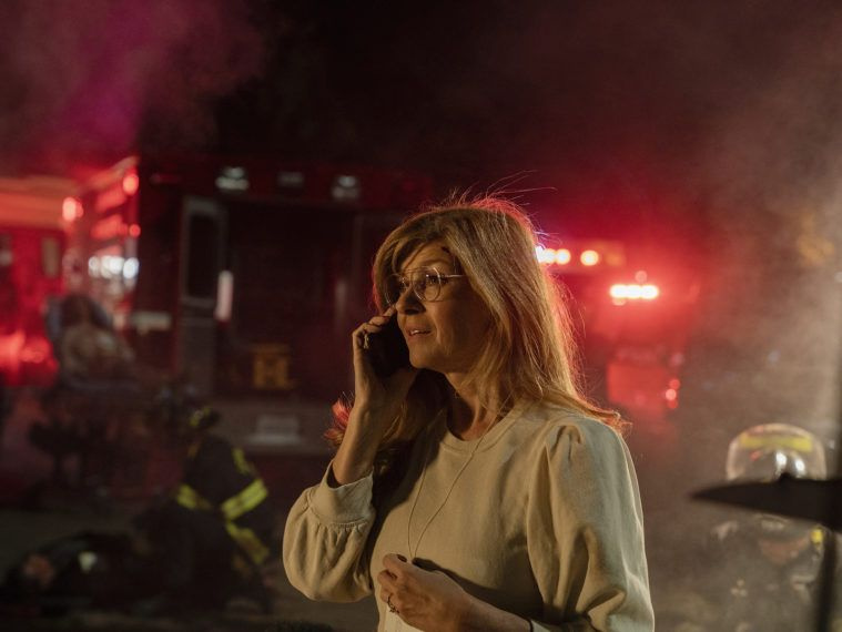 Athena de '9-1-1 se reúne con un defensor de víctimas en la temporada 3 Finale (VIDEO)