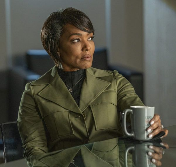 Angela Bassett 911 4 sezonas, 8 serija, Atėnė