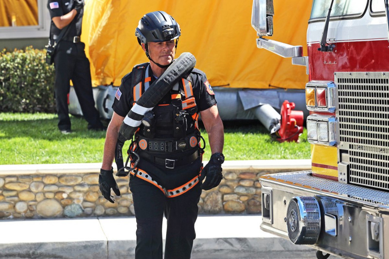 9-1-1 Lone Star Temporada 2 Episodio 10 Rob Lowe TK