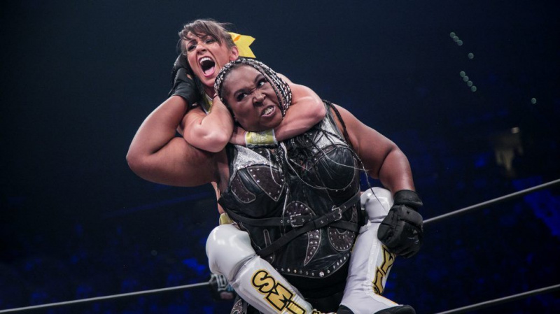 Kia Stevens parla di Awakening Awesome Kong For All Elite Wrestling e della stagione 3 di 'GLOW'