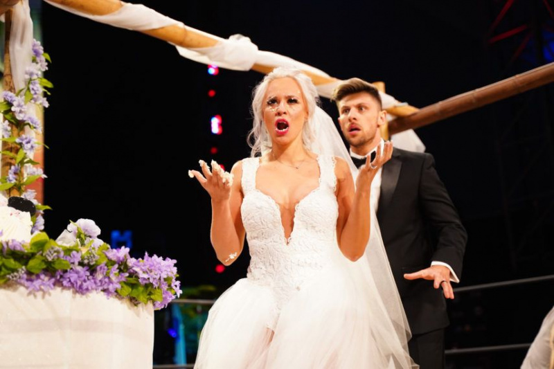 Penelope Ford och Kip Sabian på AEW Dynamite bröllop