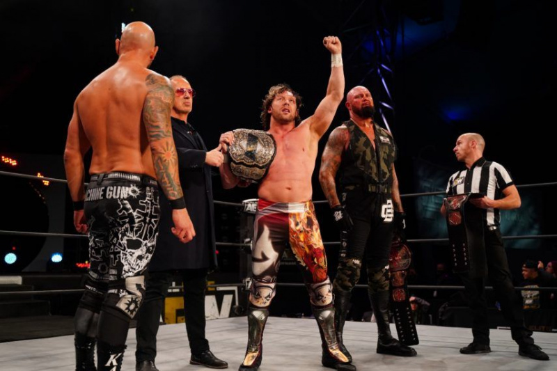 Kenny Omega et les bons frères