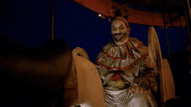 Американска история на ужасите Freak Show Сезон 4 Епизод 1
