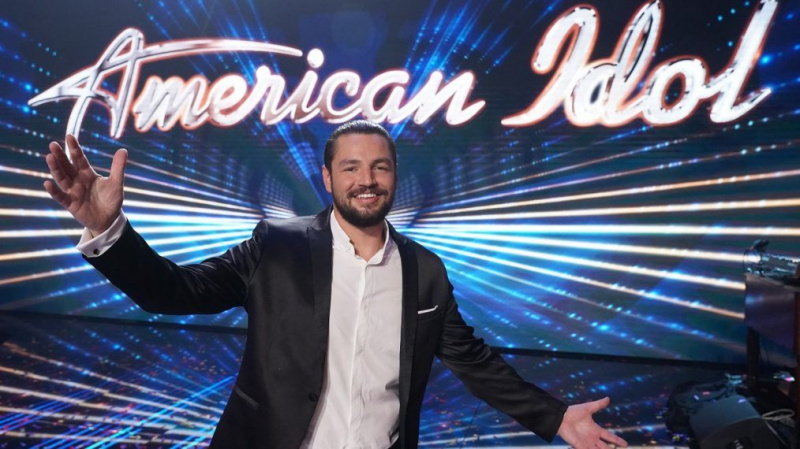 Il campione di 'American Idol' Chayce Beckham traccia la sua rotta verso Nashville