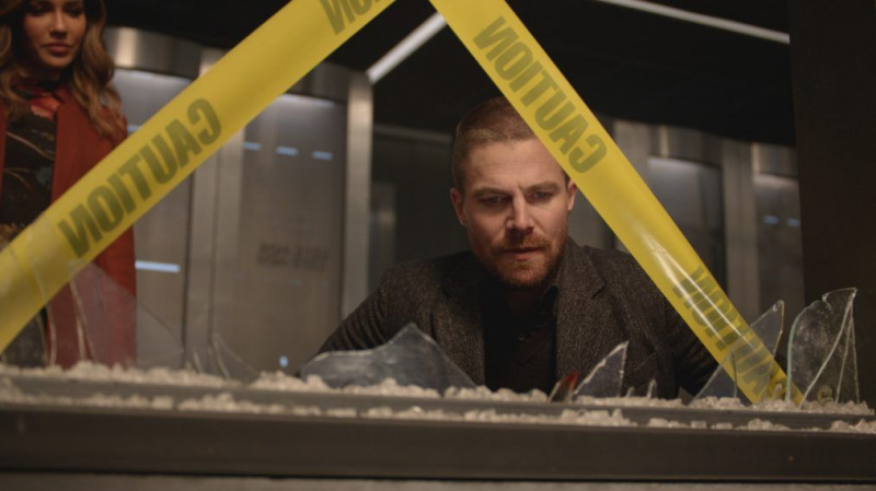 EP 'Arrow' taquine le drame familial d'Oliver, l'Initiative Ghost & Backstory Blackstar