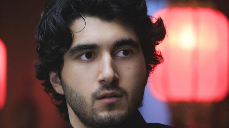 'Legends of Tomorrow' promuove Shayan Sobhian alla serie Regular per la stagione 6