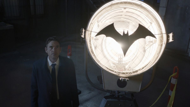 Dougray Scott Batwoman Temporada 2 Estreno Jacob Kane Bat Signal
