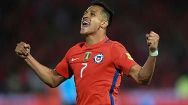 Alexis Sanchez riskuje Wengerův hněv po vystoupení v Chile