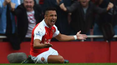 Arsenal scheurt Man Utd aan stukken terwijl Sanchez en Ozil in opstand komen