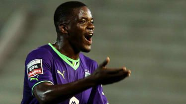 Arsenal ponúkol Carvalho 24 miliónov libier, keď sa pripojí k honbe za Hummelsom