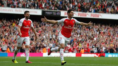 L'Arsenal festeggia il St Totteringham mentre gli Spurs implodono