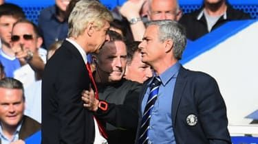 „Arsenal“ negali laimėti titulo, bet ar Wengeras gali įveikti Mourinho?