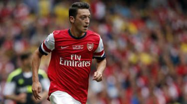 Arsenal ar putea vinde Ozil lui Man City pentru 30 de milioane de lire sterline pentru a-l cumpăra pe Higuain