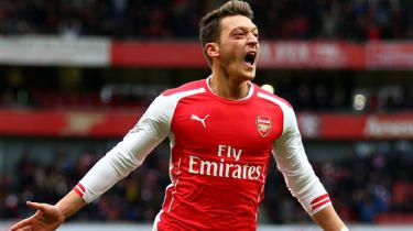 Arsenal på marsch när Özil återvänder för att inspirera Villa-rutten