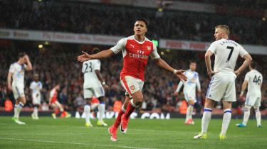 Zápas mezi nejlepší čtyřkou Arsenalu jde do posledního dne - díky Sanchezovi