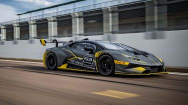 Lamborghini zielt auf „stärker auf die Rennstrecke ausgerichtete“ Straßenautos