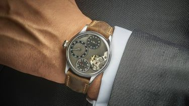 regulator_wrist_shot.jpg