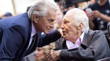'Uskomaton ikoni' Kirk Douglas kuolee 103-vuotiaana