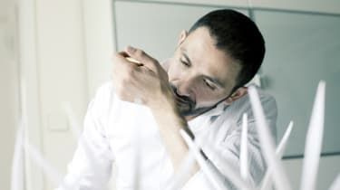 Mirosuri neobișnuite: Francis Kurkdjian despre parfumuri la comandă