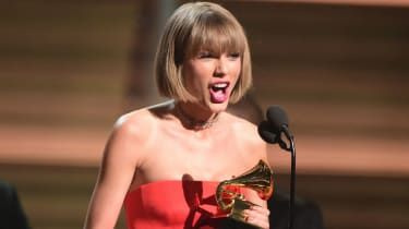 Taylor Swift a aprobat cu adevărat versurile lui Kanye West Famous?