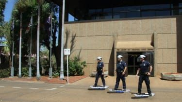 Queensland-polisen 'placerar Hoverboard-enhet för att krascha'