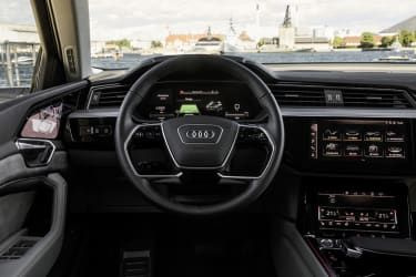 Interiorul prototipului Audi e-tron