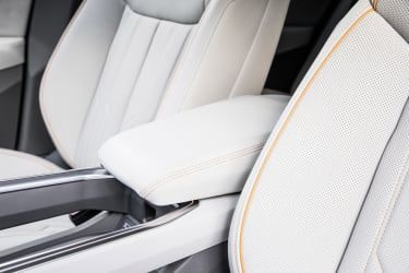 Interiorul prototipului Audi e-tron