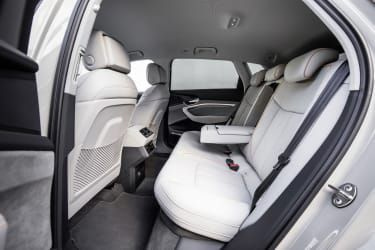 Interiorul prototipului Audi e-tron
