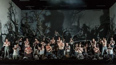 Scena gwałtu zbiorowego w Royal Opera House wywołuje buczenie