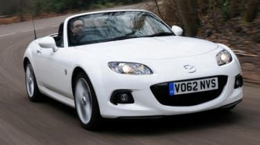 Roadster Mazda MX-5: distractiv de condus