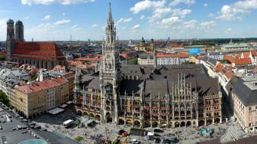 Jaunais rātsnams Marienplatz Minhene Vācija
