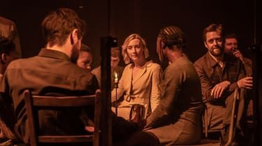 Tragedia Makbeta: „urzekający” brytyjski debiut sceniczny Saoirse Ronan