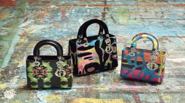 Sedem umelcov si na seba vzalo tašku Lady Dior