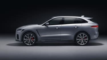 Παγκόσμιος νικητής: Η Jaguar αντιμετωπίζει την Porsche Macan Turbo με F-Pace SVR