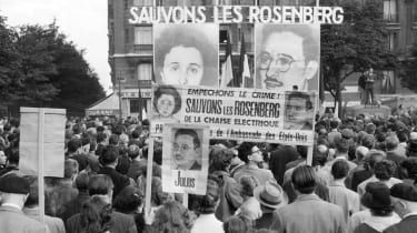 Protest proti Rosenbergovcom vo Francúzsku