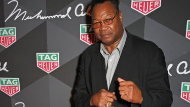 LONDON, ENGLAND - 10. OKTOBER: Larry Holmes deltar på lanseringen av TAG Heuer Muhammad Ali Limited Edition-klokkene på BXR Gym 10. oktober 2017 i London, England. Bildekreditt: Dave Benet