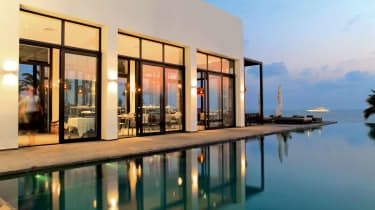 Recenzie Hotel Almyra, Paphos: soare, mare și farmec cipriot