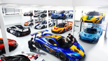 Kig inde på McLarens P1 GTR-værksted
