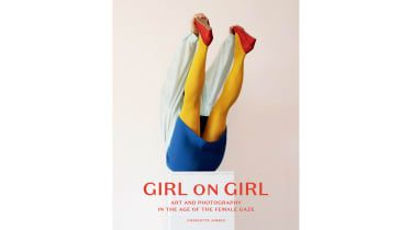 Girl on Girl: Charlotte Jansen despre femeile în fotografie