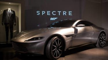 Aston Martin DB10 Jamese Bonda se prodává za 2,4 milionu liber