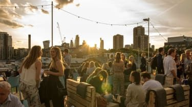 Skylight Rooftop vid Tobacco Dock: sätter ribban högt