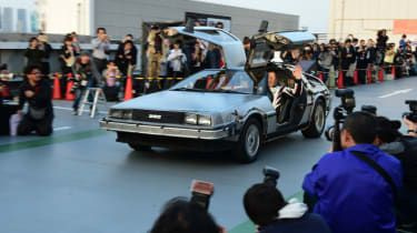 Jaunais DeLorean tiks pārdots nākamgad