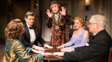 Blithe Spirit - critiques du retour sur scène d'Angela Lansbury