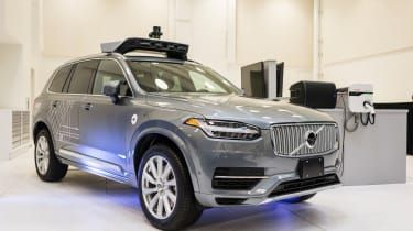 Arizona sustabdo „Uber“ automobilių be vairuotojų bandymus po mirties