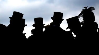 ASKOTA, ANGLIJA — 20. JŪNIJS: vispārējs skats uz sacīkšu dalībniekiem Royal Ascot 2015 laikā Askotas hipodromā 2015. gada 20. jūnijā Askotā, Anglijā. (Alan Crowhurst/Getty Images for Ascot Racecourse fotoattēls)